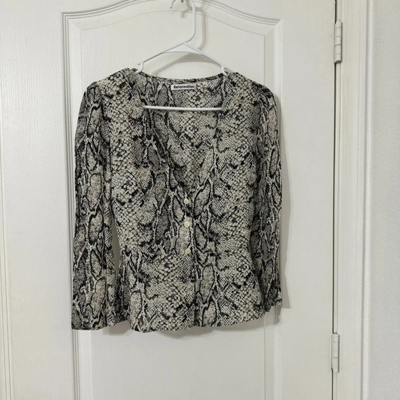 Reformation Snakeskin Button Mid Length Sleeve Top - Picture 2 of 6